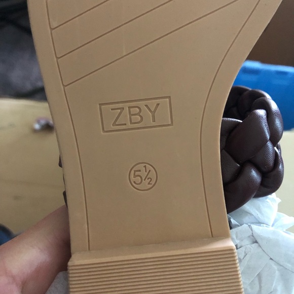 brown open toed sandals - Picture 2 of 2